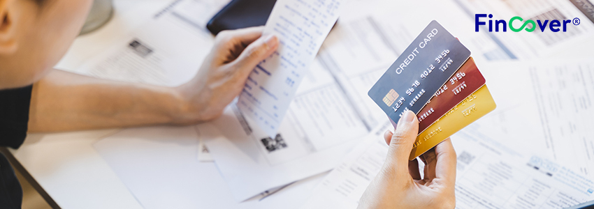 Does late payment of credit card bills affect your credit score